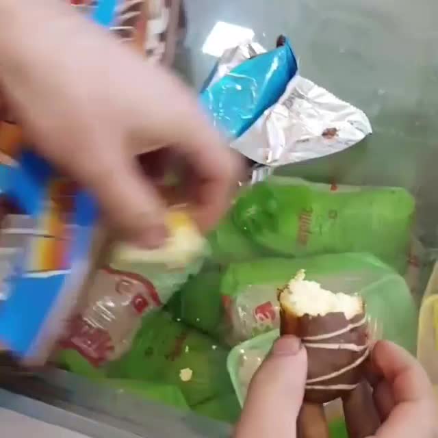 SneakASnack: Luppo Cake Bite