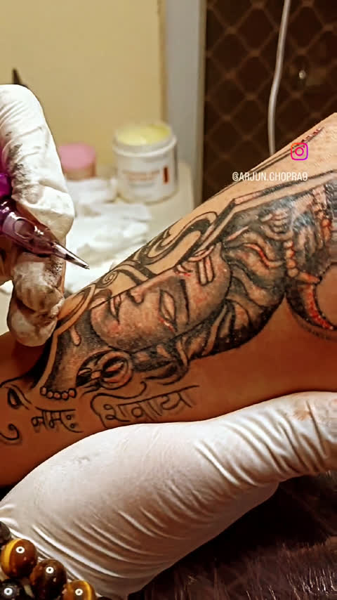 Arjun Kapoor Gets a Stylish Latin Tattoo and The Meaningful Words Will  Uplift Your Spirit   LatestLY