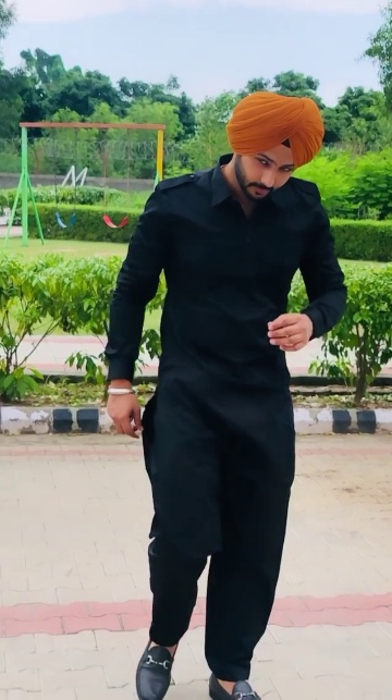 Black kurta pajama discount punjabi style sardar