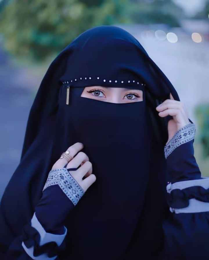 Beautiful store hijab girl