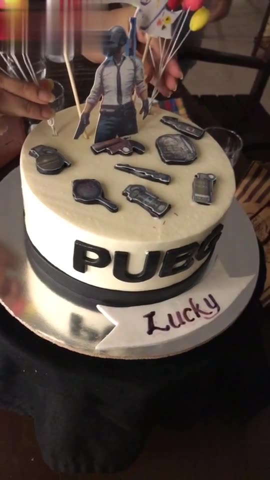 Frosty Queen - PubG themed birthday cake. #pubg #celebration | Facebook