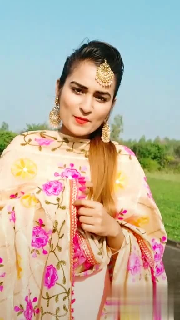 tik tok star Punjabi girl video kaur - ShareChat - Funny, Romantic, Videos,  Shayari, Quotes
