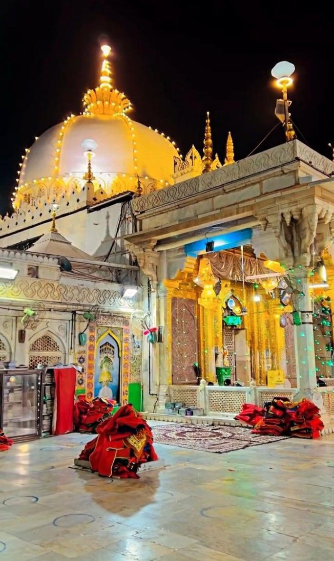 Download Holy Ajmer Dome Wallpaper | Wallpapers.com