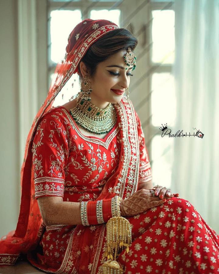 Update more than 96 red lehenga with green jewelry - POPPY