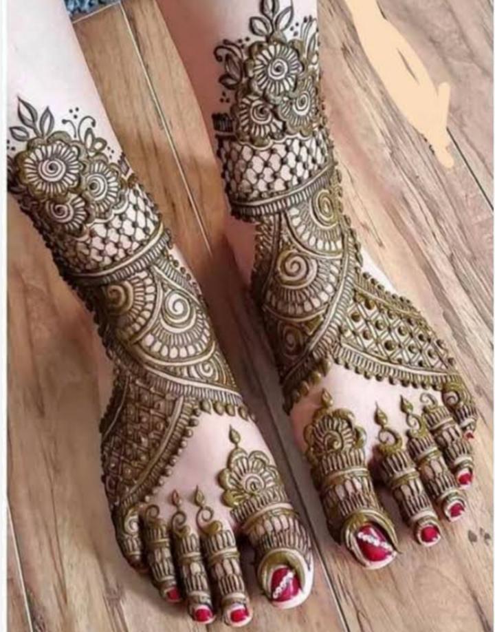 Latest Dulhan Mehndi Designs For Legs Collection 2019