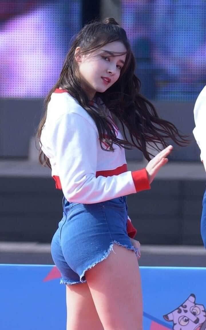 How is Nancy Momoland's body according to the Korean beauty