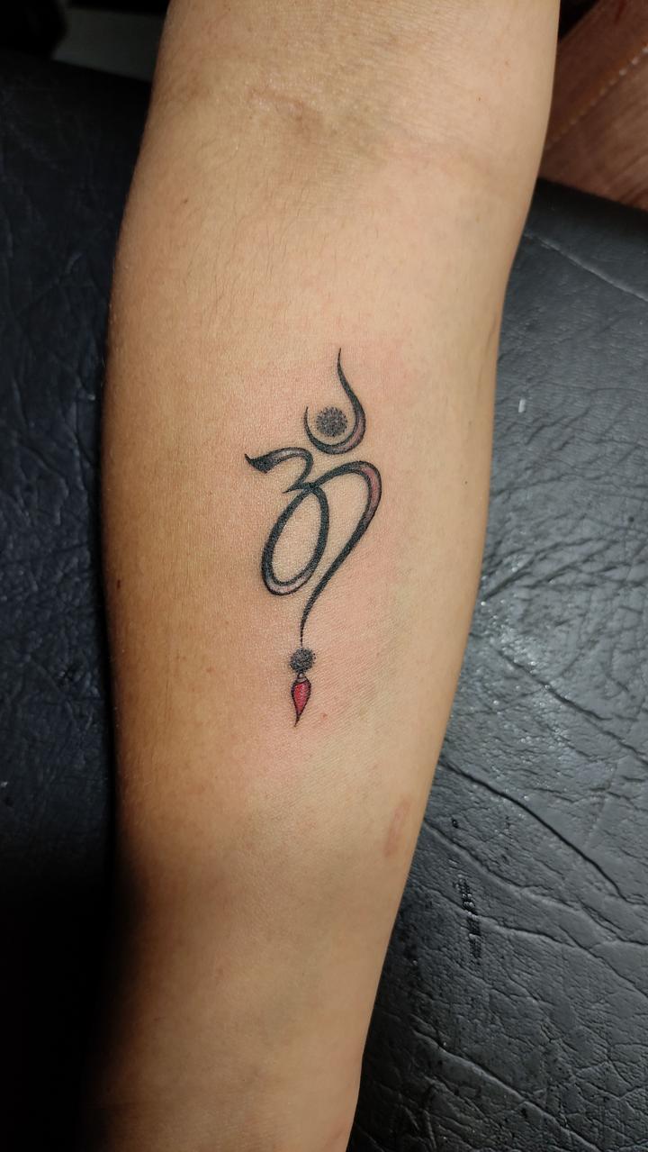 Follow me  AviNvya ᴬᵛᴵ ᴷᵁᴺᴬᴸ  Alphabet tattoo designs  Tattoo lettering Feather tattoos
