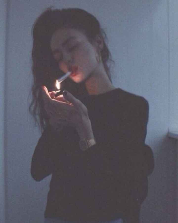 smoking 🚬🚬girl attitude Images • 💗__cute__girl__💕 (@miss_ueen) on ShareChat