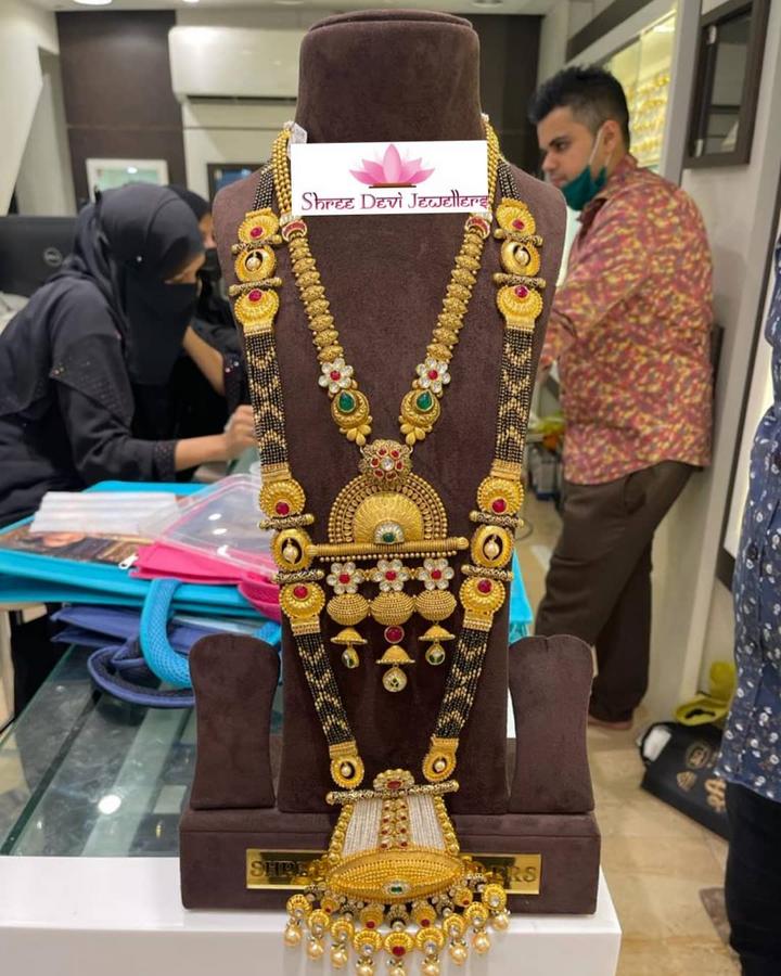 Devi jewellers store wedding necklace