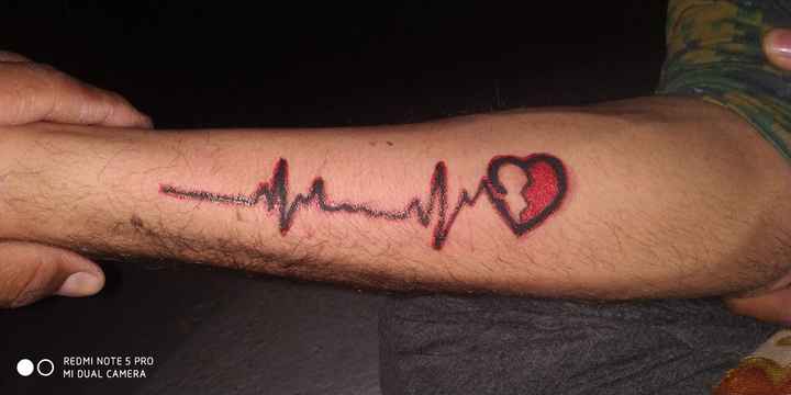 कध पर छट स दल बनवन चहत थ लडक टट वल न कर दय कड   tattoo artist turns simple heart inking into shocking disaster sankri   News18 हद